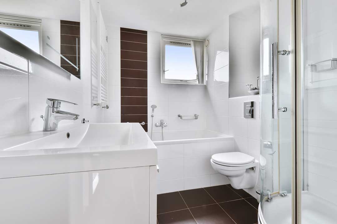 reformas integrales en San Andrés -baño moderno bañera