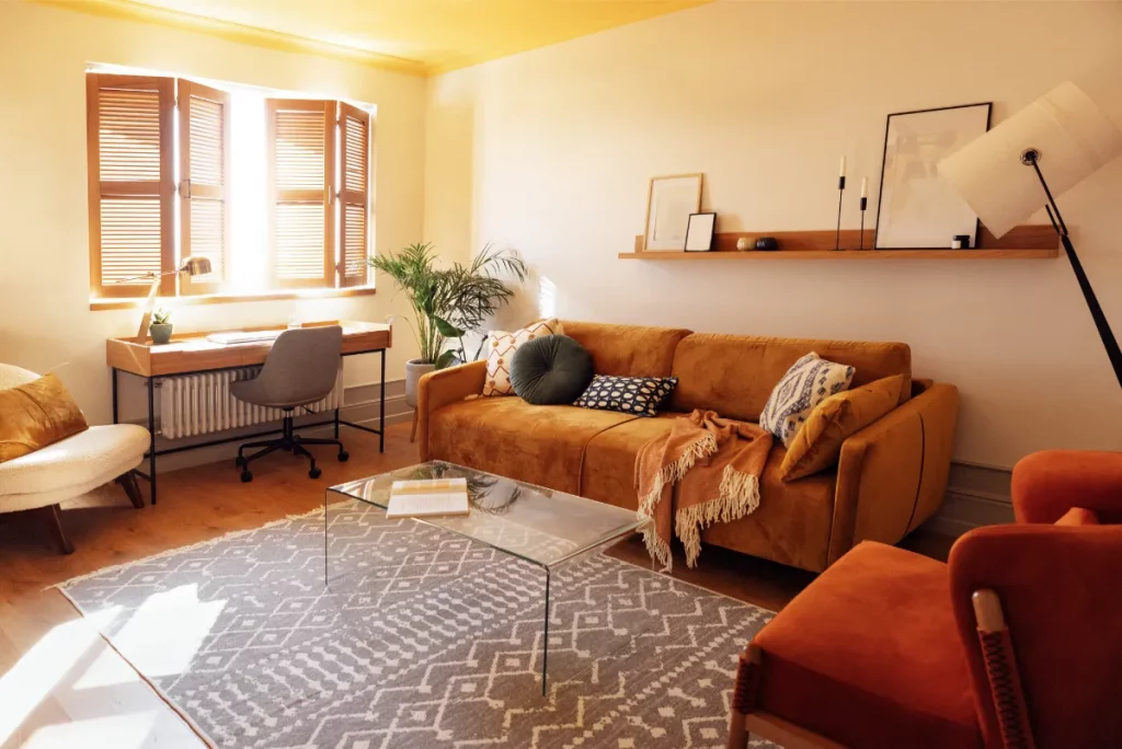 reformas integrales en Nou Barris - reformas en el barrio de la Guineueta - reformas COAN Barcelona - salón con espacio para el teletrabajo de estilo abierto