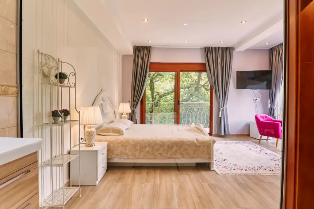 Reforma de dormitorio en suite en Barcelona. Unir habitación y baño. Hacer vestidor a medida en Barcelona. Habitación de matrimonio con baño.