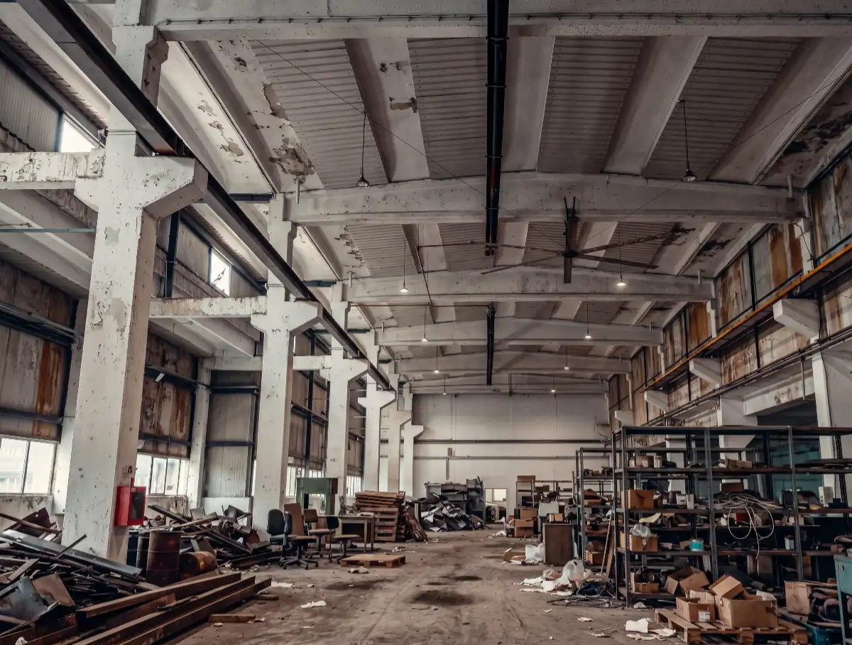 1-Vaciado de naves industriales y oficinas en Barcelona - Nave industrial abandonada a recuperar Reformas COAN